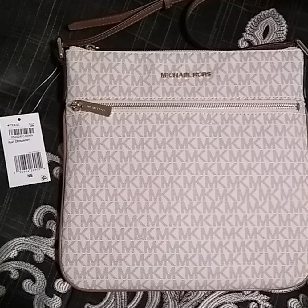 Michael kors flat crossbody bag
